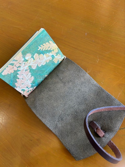 親子でつくるZINEと革のミニブックカバー体験